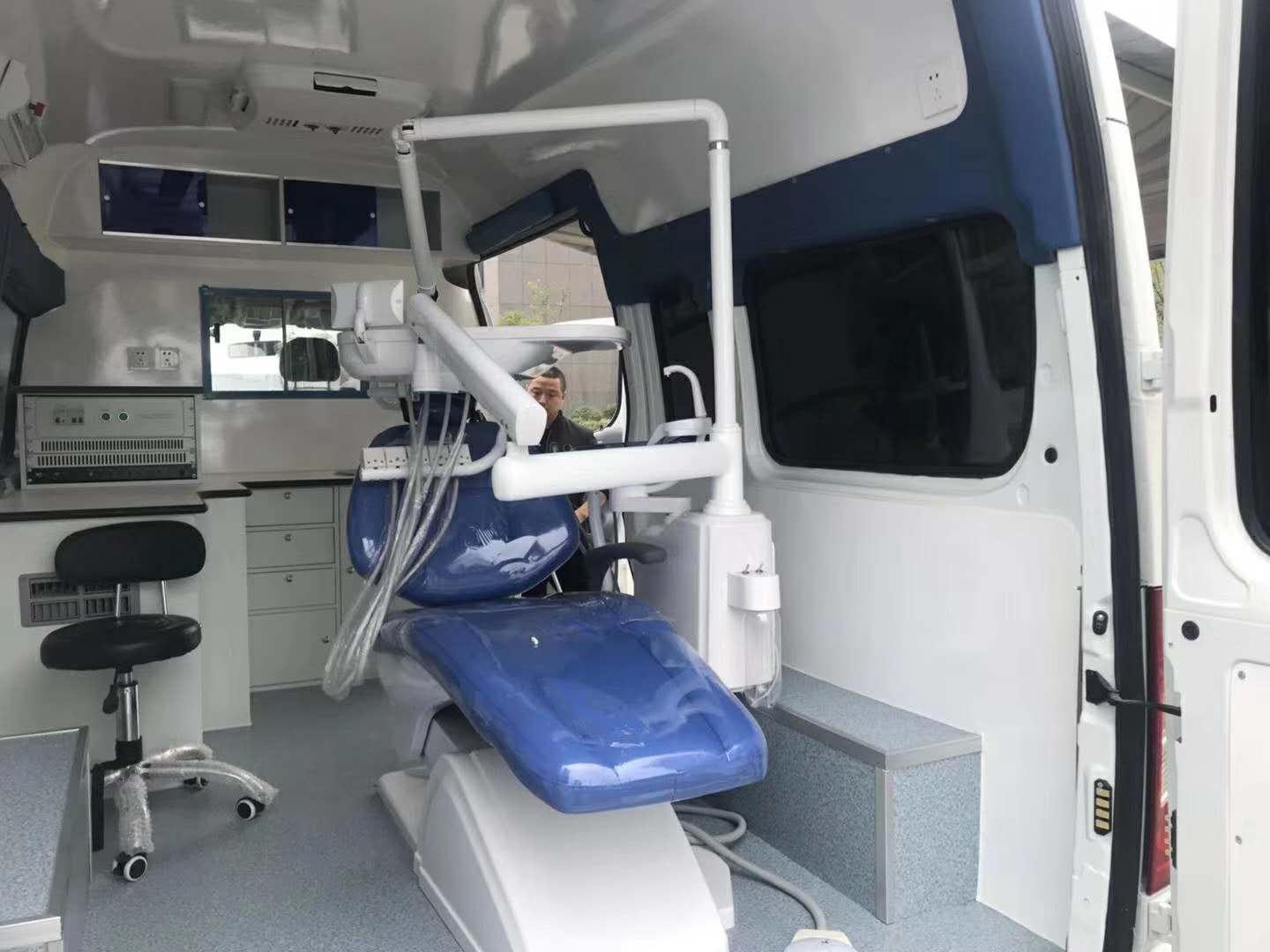 大通V80牙科車(chē)