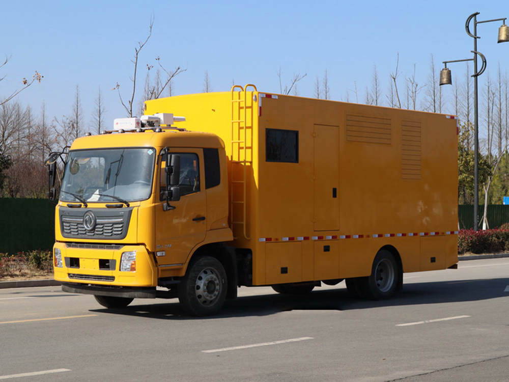 東風天錦移動電源車帶休息室