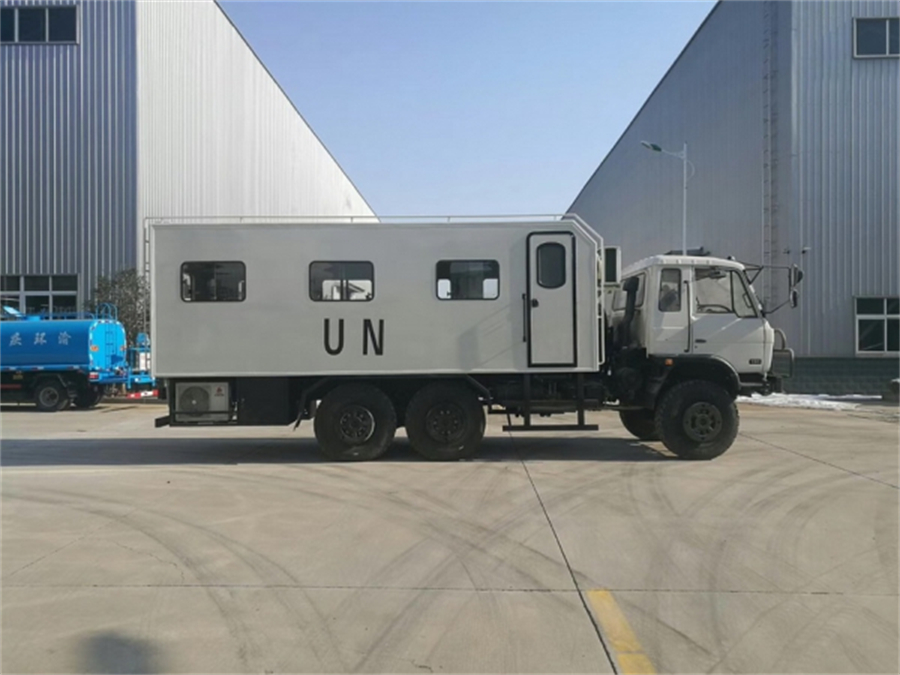 六驅(qū)越野8人宿營車