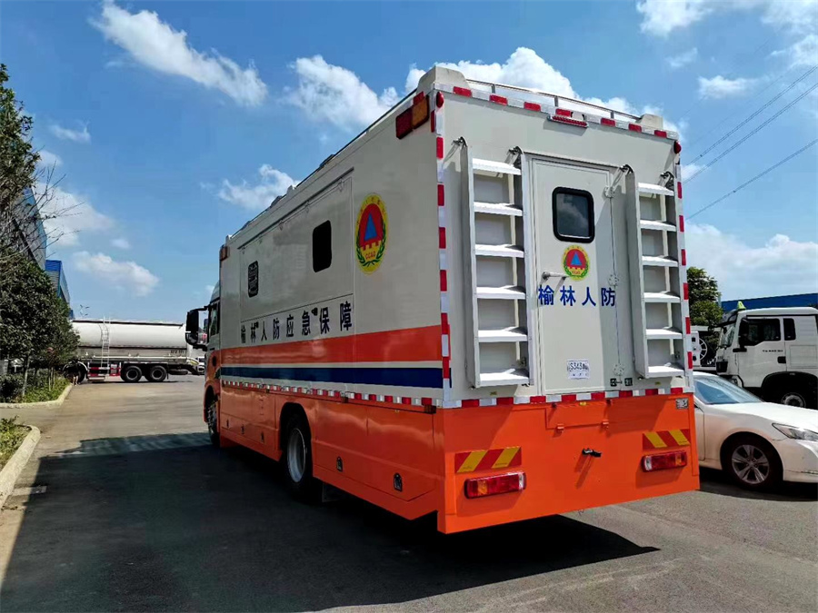 重汽豪沃300人餐車 重汽豪沃300人餐車