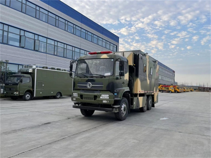 東風六驅自行式炊事車