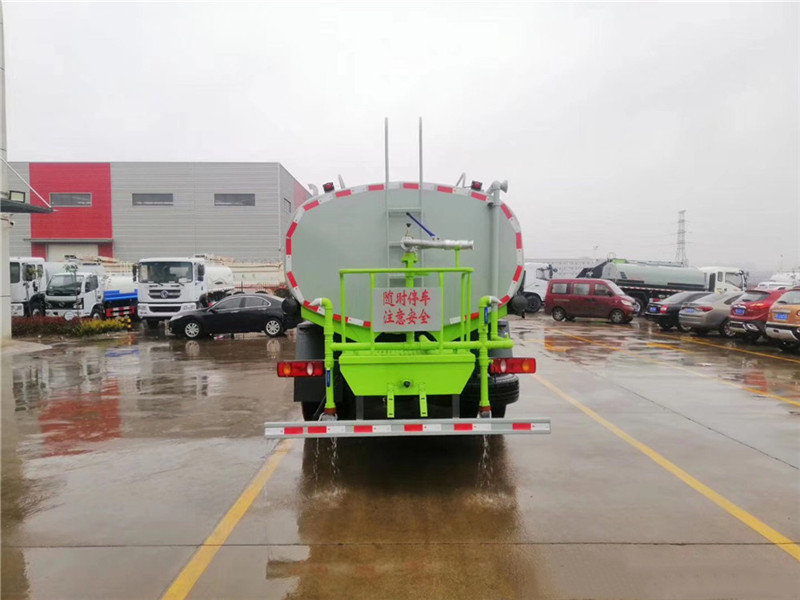 國(guó)六14方東風(fēng)灑水車 國(guó)六14方東風(fēng)灑水車