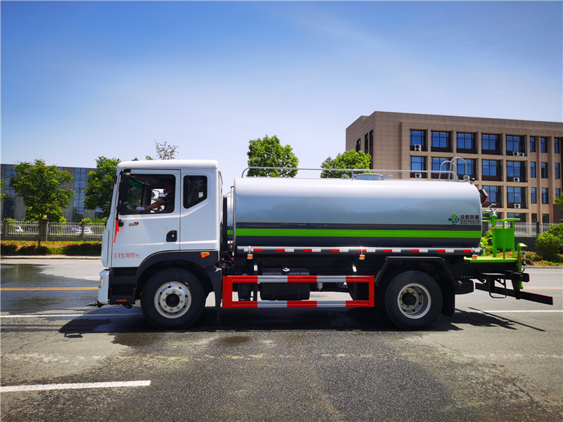 東風(fēng)D9新款10-12噸灑水車--國六系列 東風(fēng)D9新款10-12噸灑水車--國六系列
