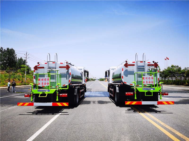 東風(fēng)D9新款10-12噸灑水車--國六系列 東風(fēng)D9新款10-12噸灑水車--國六系列