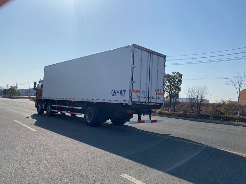 解放J6L小三軸9米6國六(天然氣)冷藏車 解放J6L小三軸9米6國六(天然氣)冷藏車