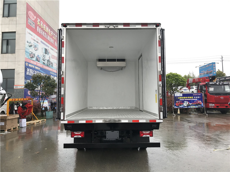 國六 上汽躍進C500自動擋4.2米冷藏車 國六 上汽躍進C500自動擋4.2米冷藏車