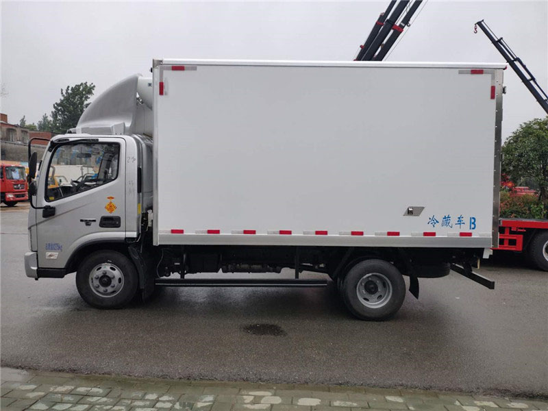 國(guó)六 福田歐馬可156馬力肉鉤冷藏車 國(guó)六 福田歐馬可156馬力肉鉤冷藏車