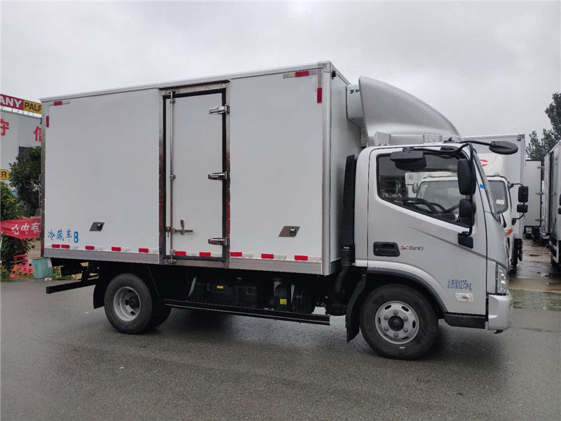 國(guó)六 福田歐馬可156馬力肉鉤冷藏車 國(guó)六 福田歐馬可156馬力肉鉤冷藏車