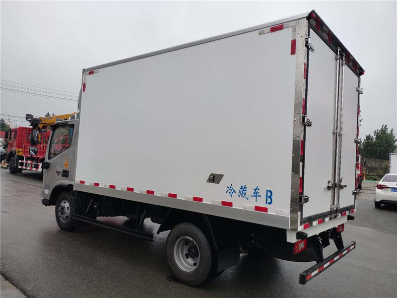 國(guó)六 福田歐馬可156馬力肉鉤冷藏車 國(guó)六 福田歐馬可156馬力肉鉤冷藏車
