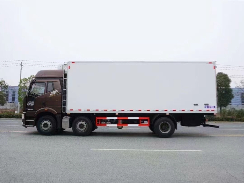 解放J6P小三軸冷藏車 解放J6P小三軸冷藏車