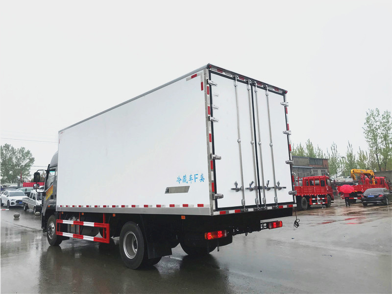 國六 福田奧鈴大黃蜂6.8米冷藏車 國六 福田奧鈴大黃蜂6.8米冷藏車