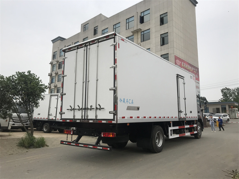 歐航高頂雙臥冷藏車 歐航高頂雙臥冷藏車