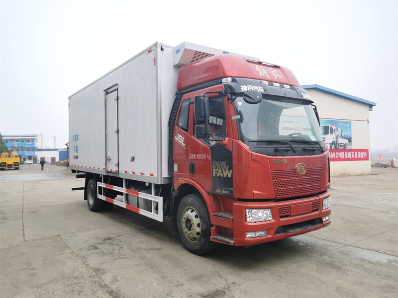 解放J6L高頂雙臥冷藏車 解放J6L高頂雙臥冷藏車