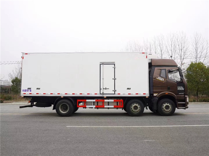 解放J6P小三軸冷藏車(chē) 解放J6P小三軸冷藏車(chē)