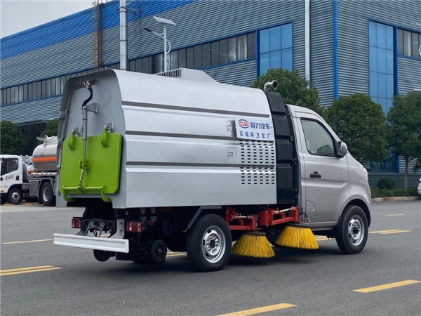 國(guó)六長(zhǎng)安2方掃路車(chē) 國(guó)六長(zhǎng)安2方掃路車(chē)