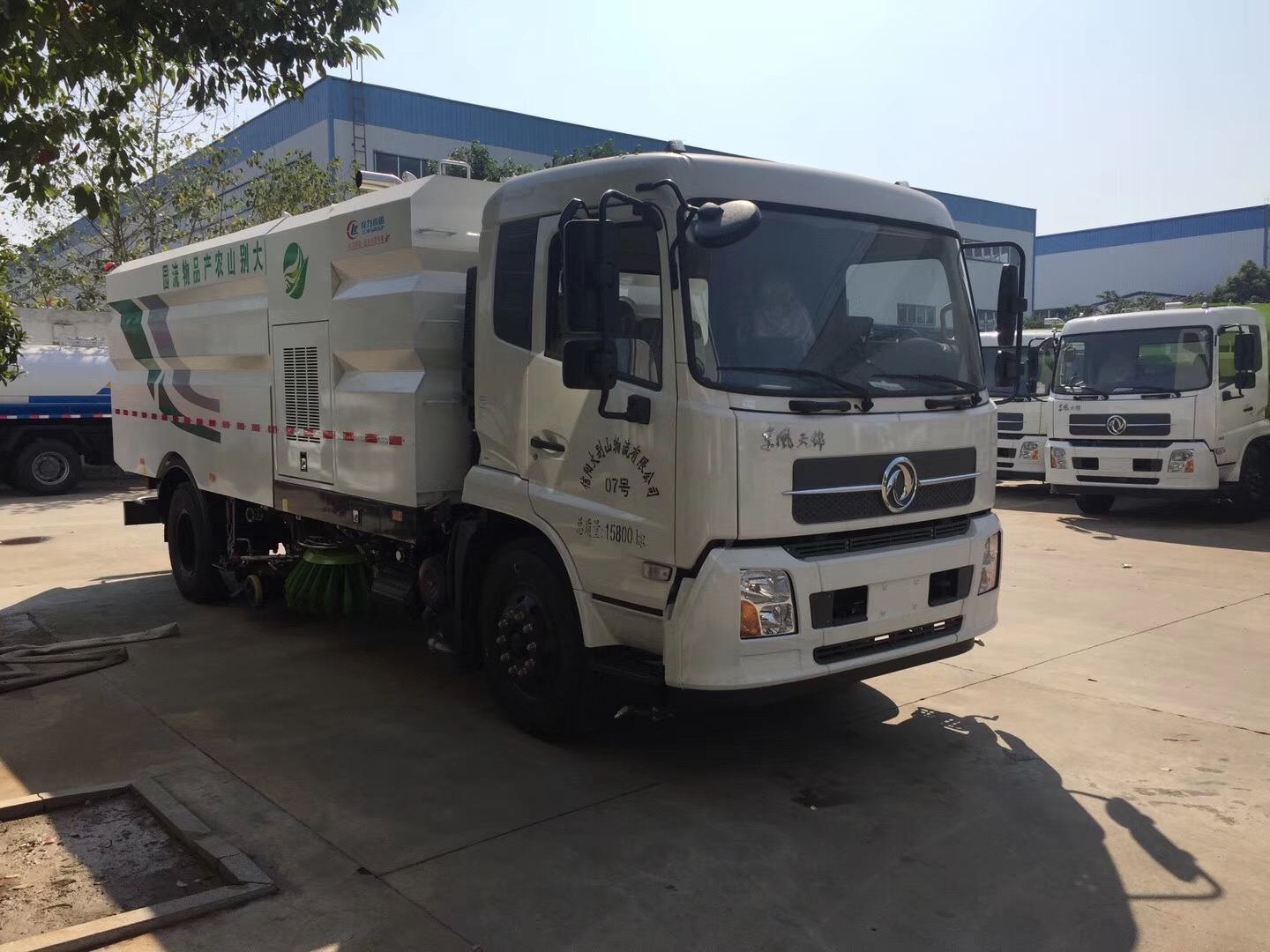 東風天錦洗掃車7方塵箱/8.5方水箱 東風天錦洗掃車7方塵箱/8.5方水箱