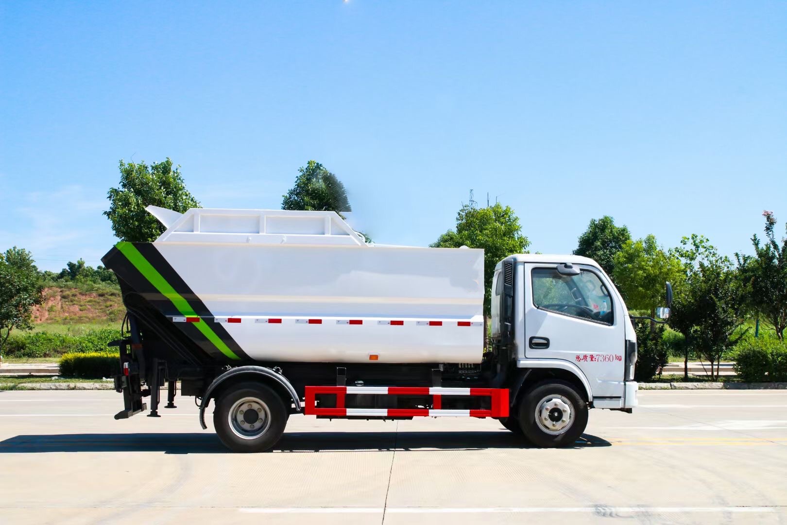 東風小多利卡無泄漏后掛桶垃圾車 東風小多利卡無泄漏后掛桶垃圾車