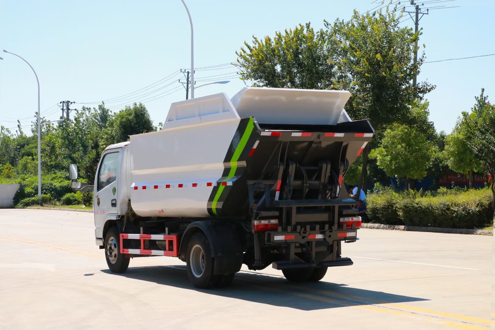 東風小多利卡無泄漏后掛桶垃圾車 東風小多利卡無泄漏后掛桶垃圾車