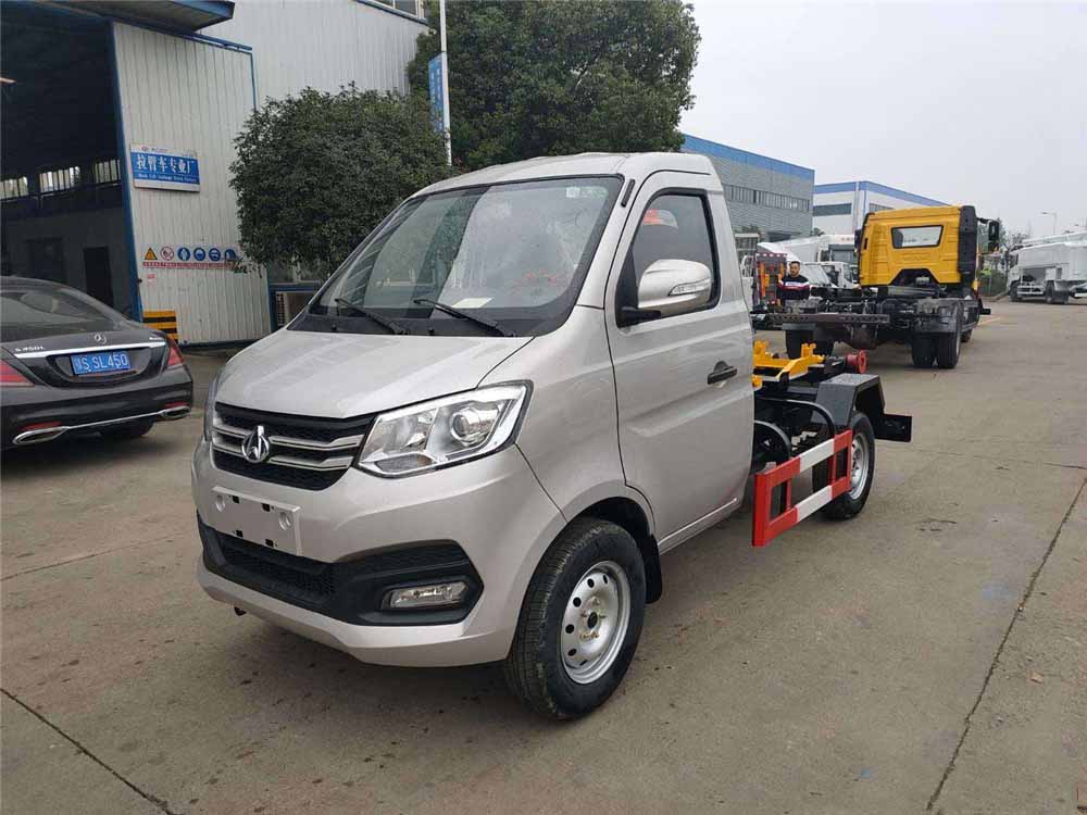 國(guó)六3-4方 藍(lán)牌長(zhǎng)安 勾臂垃圾車 國(guó)六3-4方 藍(lán)牌長(zhǎng)安 勾臂垃圾車