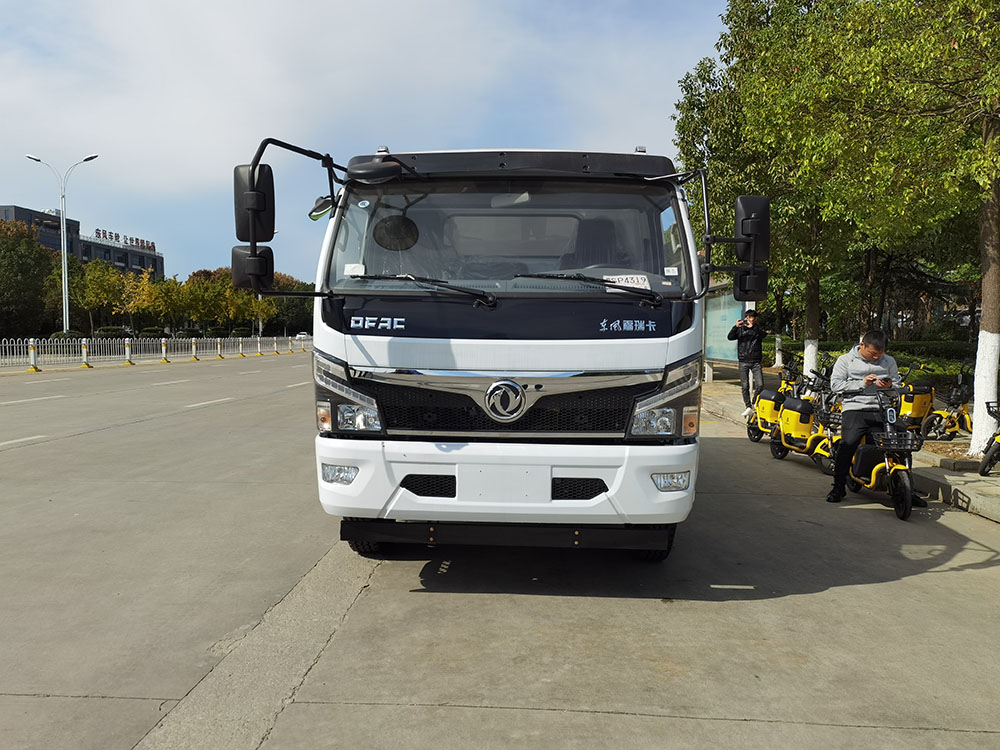 東風(fēng)大多利卡8方掛桶垃圾車 東風(fēng)大多利卡8方掛桶垃圾車