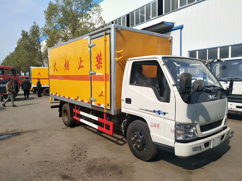 江鈴4.2米爆破器材運(yùn)輸車 江鈴4.2米爆破器材運(yùn)輸車