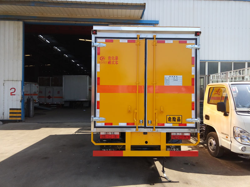 江鈴4.2米爆破器材運(yùn)輸車 江鈴4.2米爆破器材運(yùn)輸車