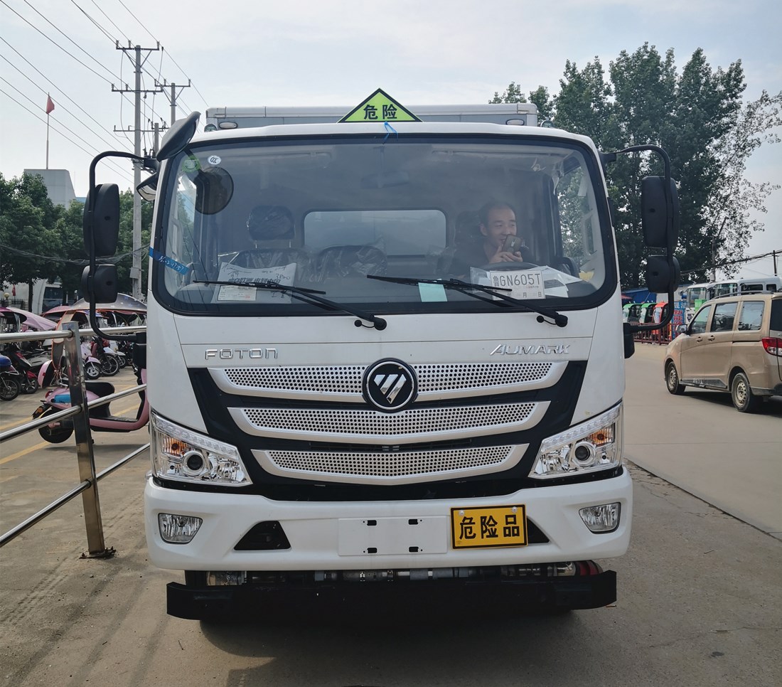 福田歐馬可4.7米貨廂爆破器材運(yùn)輸車 福田歐馬可4.7米貨廂爆破器材運(yùn)輸車