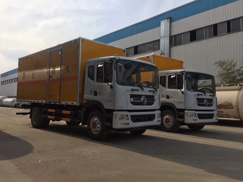 東風(fēng)6米3 9.9噸爆破器材車(chē) 東風(fēng)6米3 9.9噸爆破器材車(chē)