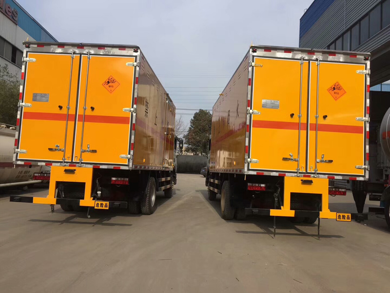 東風(fēng)6米3 9.9噸爆破器材車(chē) 東風(fēng)6米3 9.9噸爆破器材車(chē)