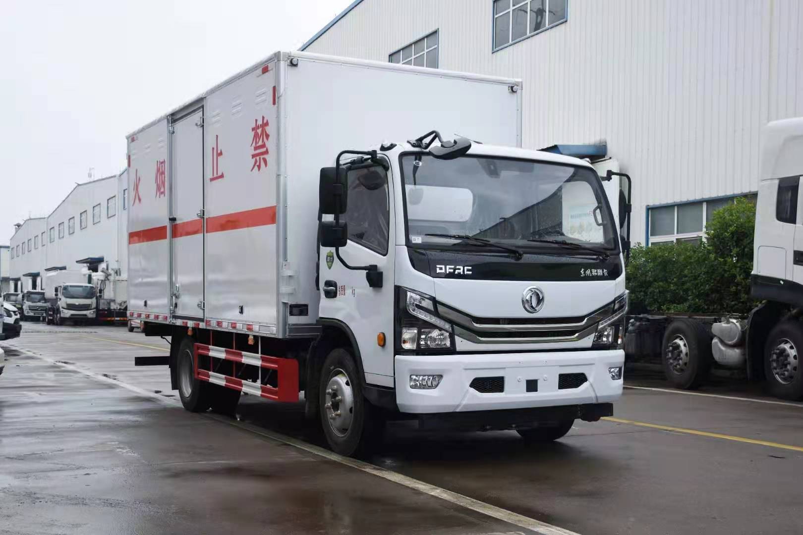 東風(fēng)5.15米貨廂爆破器材運輸車 東風(fēng)5.15米貨廂爆破器材運輸車