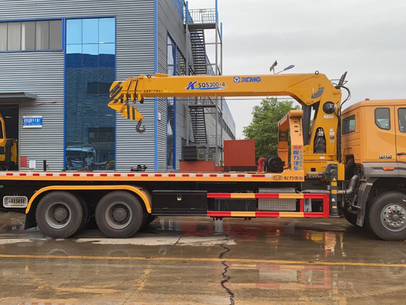 中國重汽帶吊清障車 中國重汽帶吊清障車