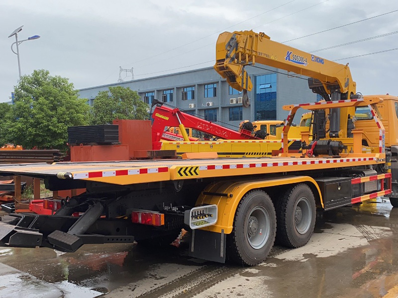 中國重汽帶吊清障車 中國重汽帶吊清障車