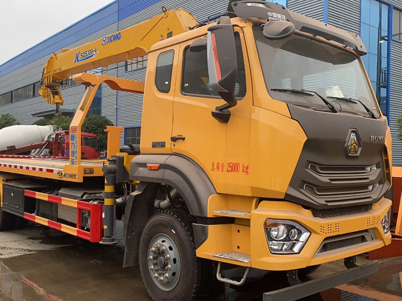 中國重汽帶吊清障車 中國重汽帶吊清障車