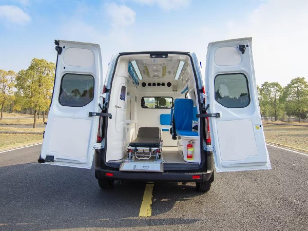 福特全順T6救護車(模具版) 福特全順T6救護車(模具版)