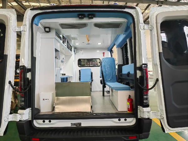 江鈴福特T8救護(hù)車