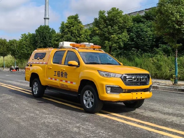 四驅皮卡1800方排水救險車