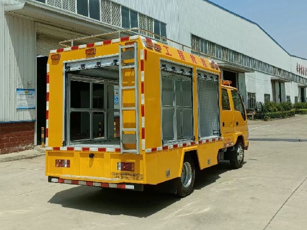 五十鈴雙排座裝備救險(xiǎn)車