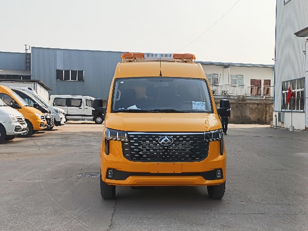 大通V80工程救險車(氣防車) 大通V80工程救險車(氣防車)